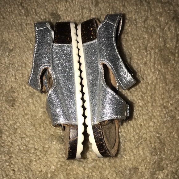Cat & Jack sparkly silver sandals size 5 Velcro closure 💗 - Picture 2 of 5